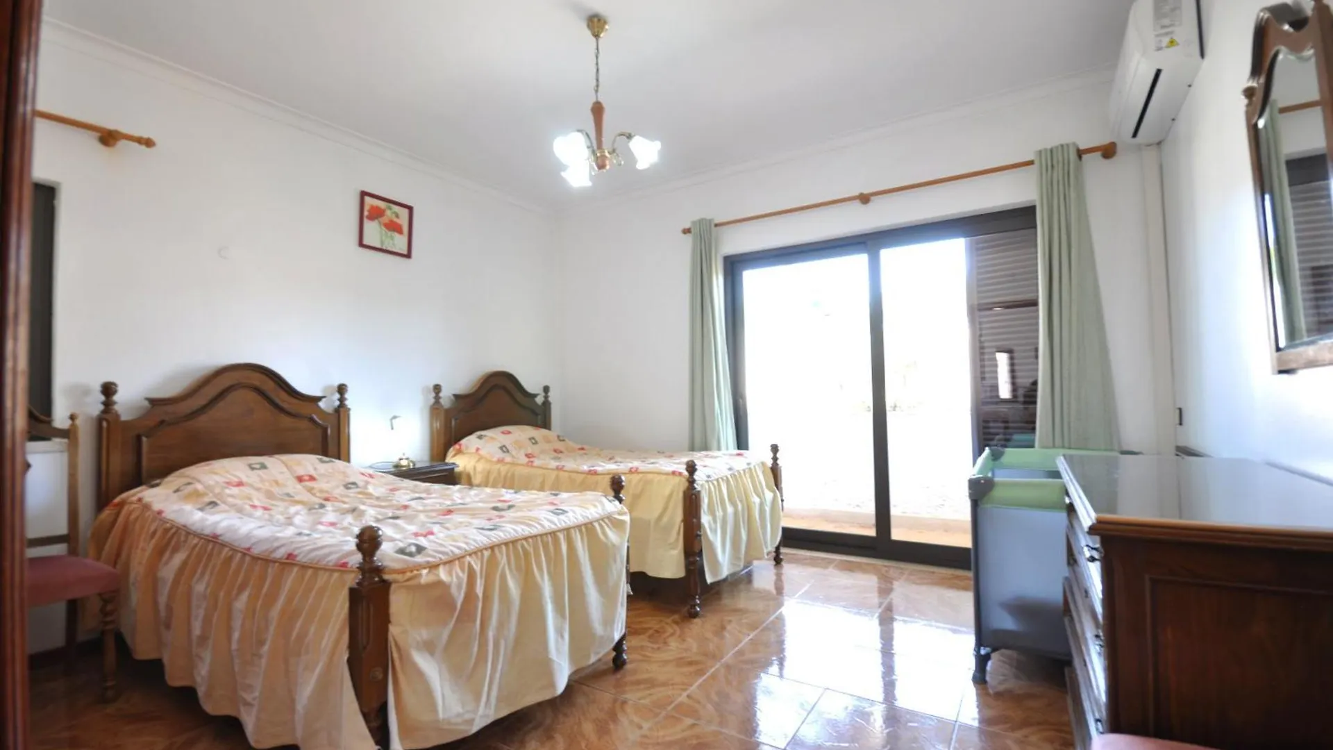 Private pool villa walking distance to the centre Loulé