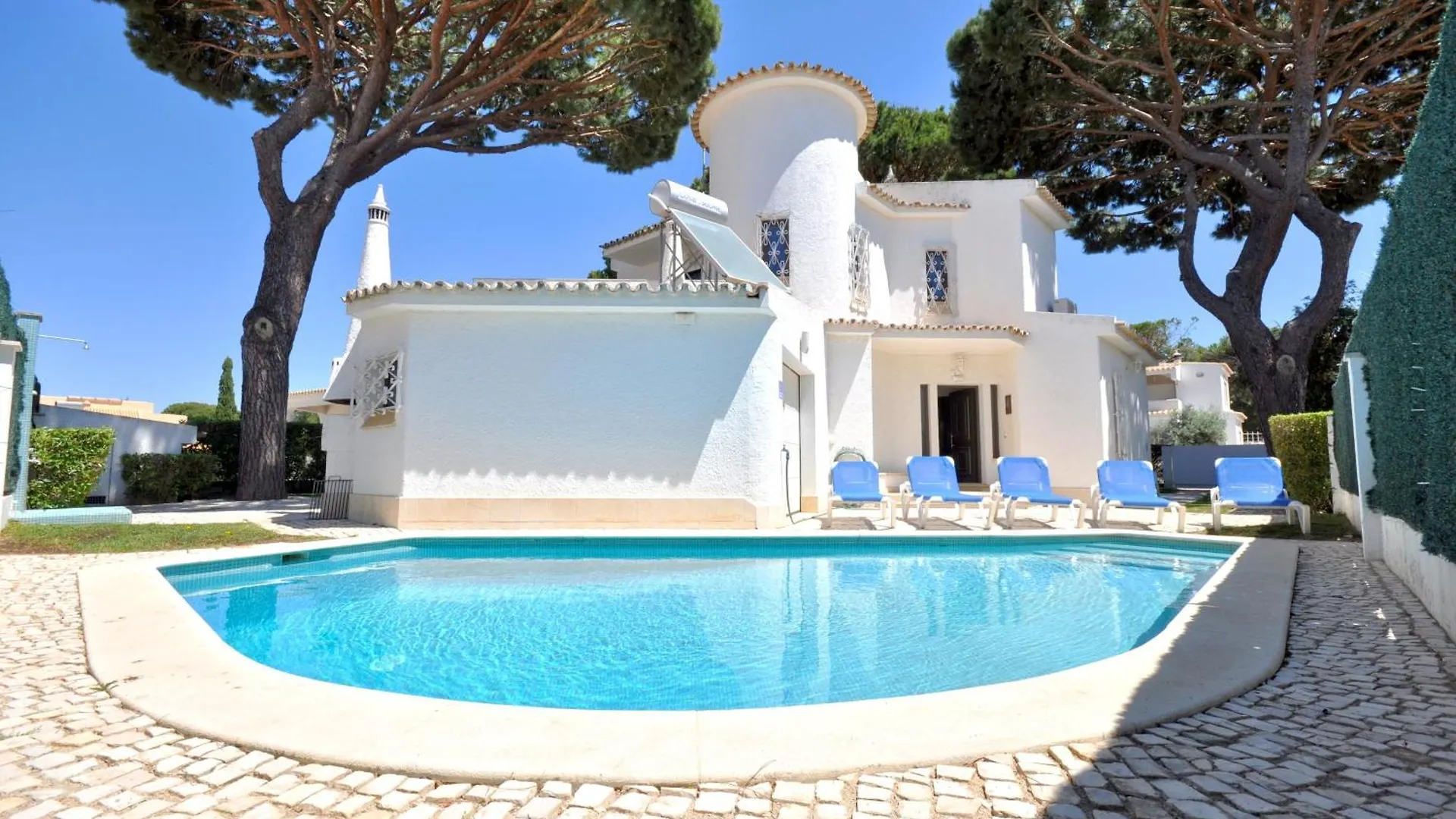 Private Pool Villa Walking Distance To The Centre Loule